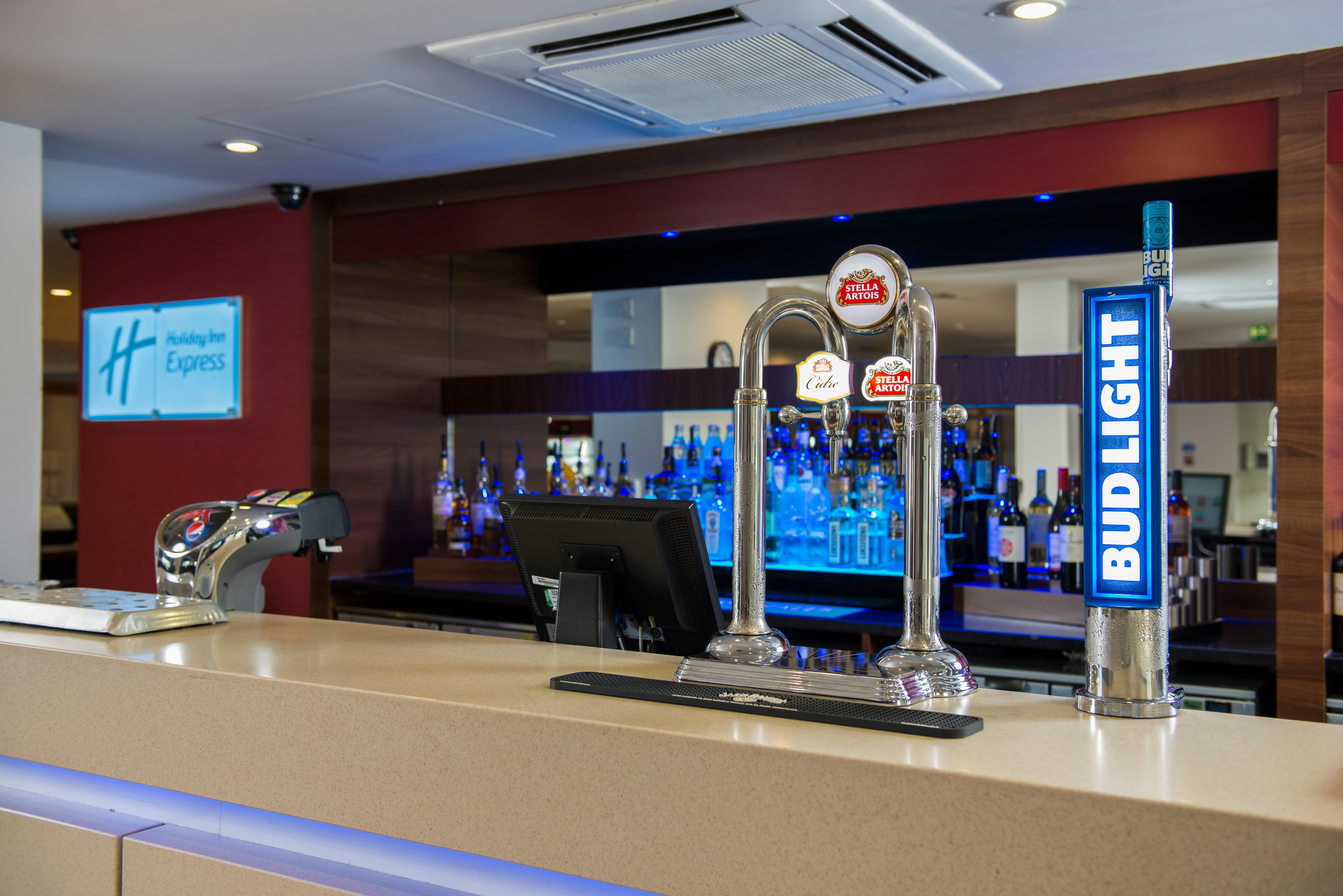 Holiday Inn Express East Midlands Airport By Ihg Castle Donington Exteriér fotografie