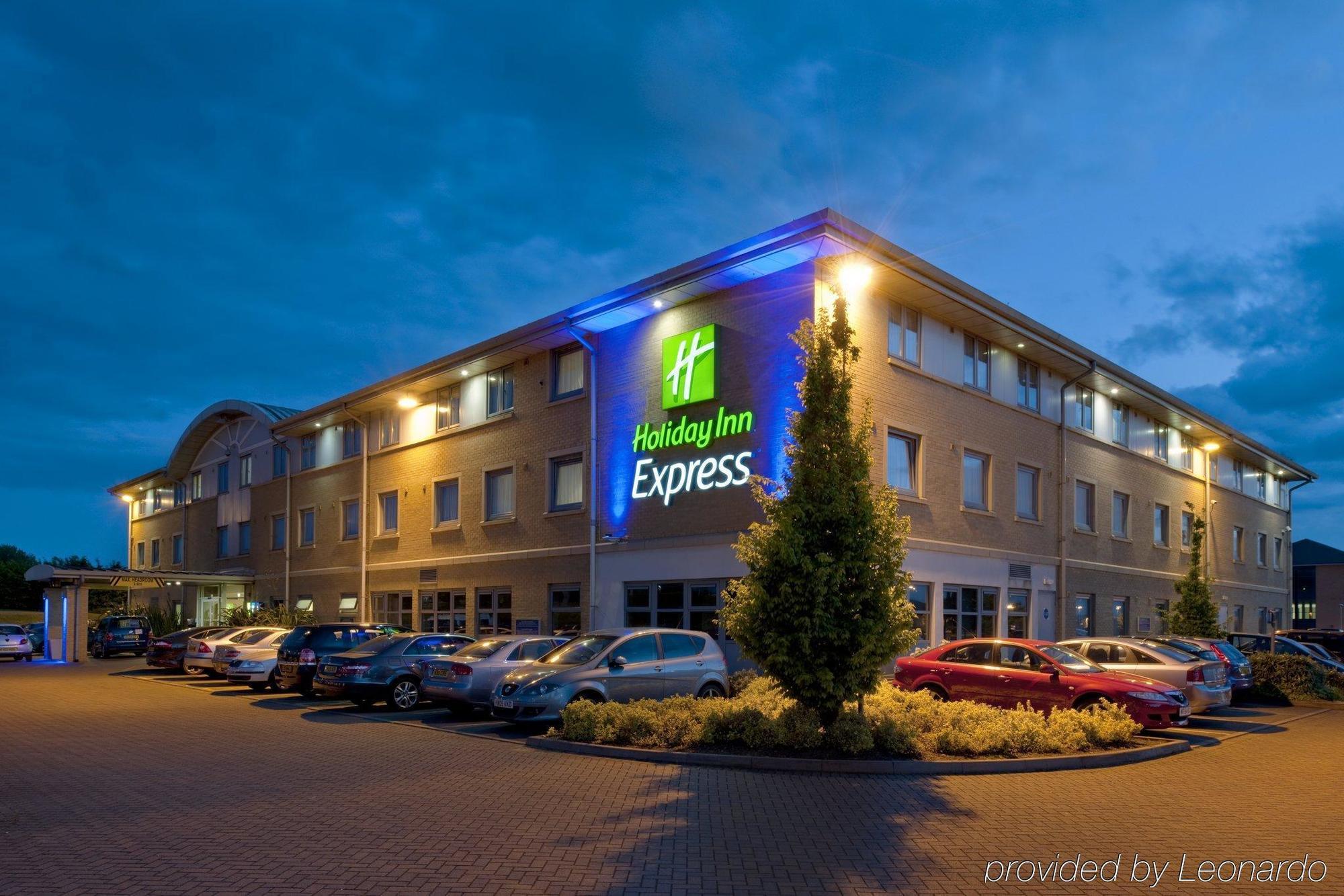 Holiday Inn Express East Midlands Airport By Ihg Castle Donington Exteriér fotografie