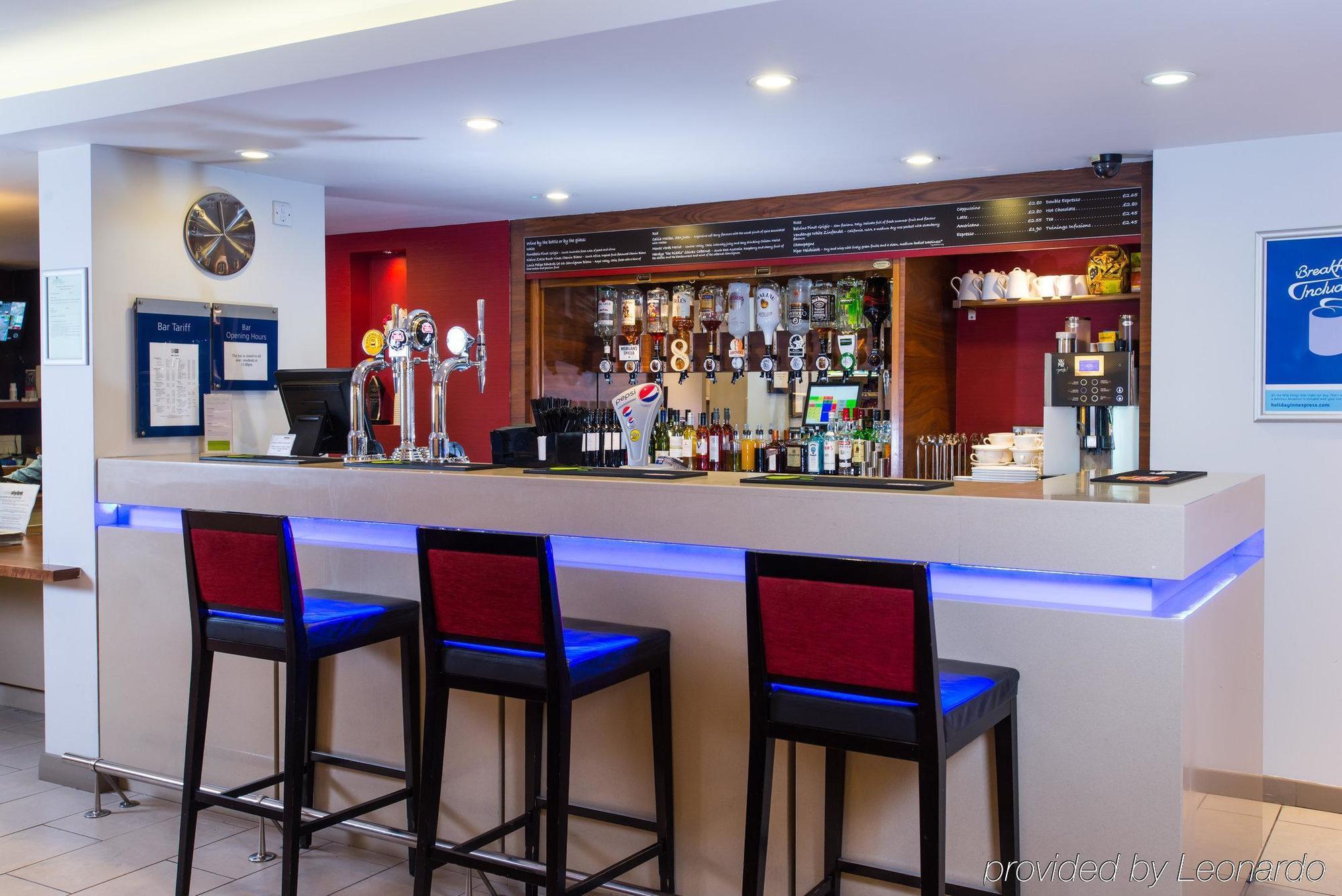 Holiday Inn Express East Midlands Airport By Ihg Castle Donington Exteriér fotografie
