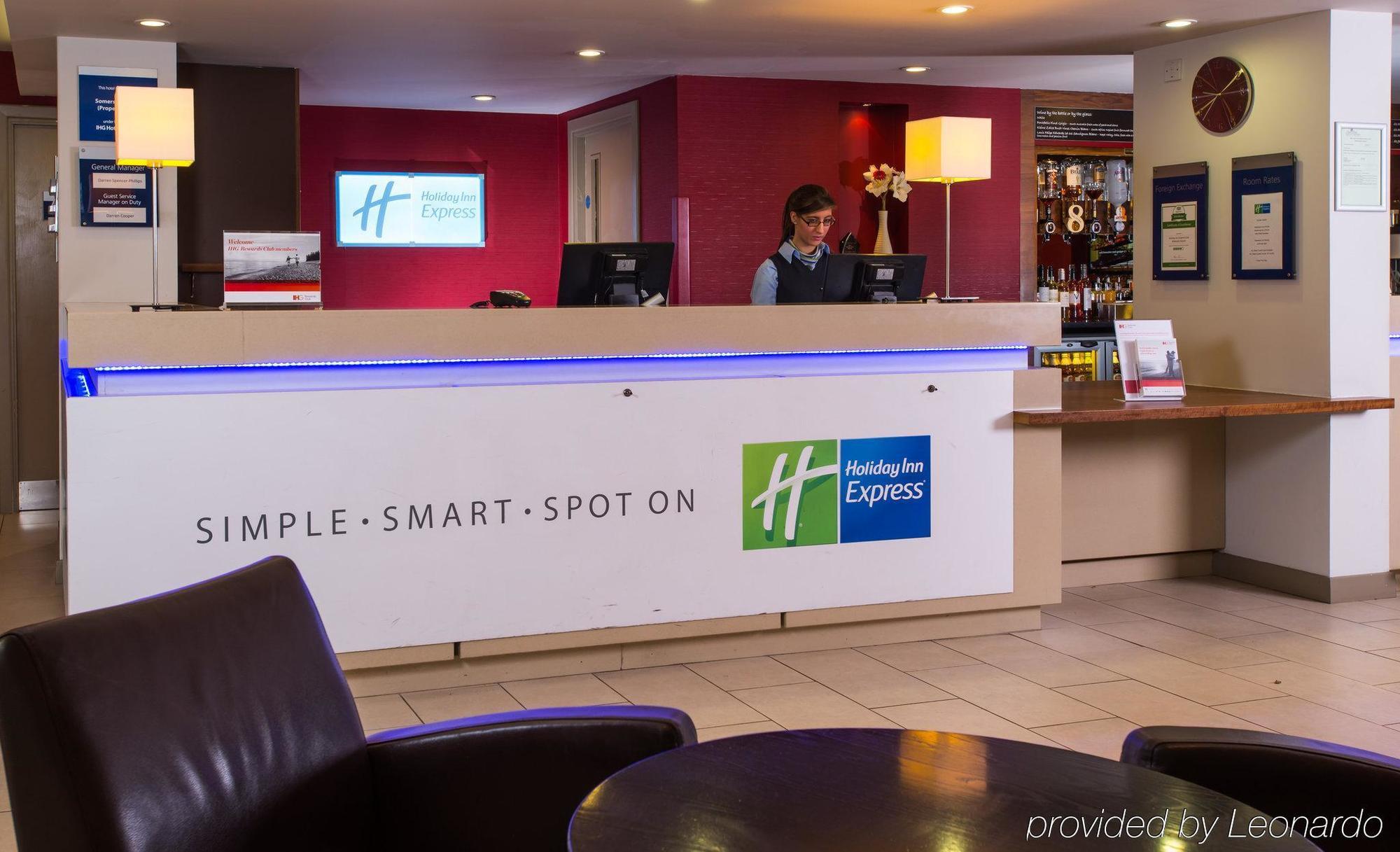 Holiday Inn Express East Midlands Airport By Ihg Castle Donington Exteriér fotografie
