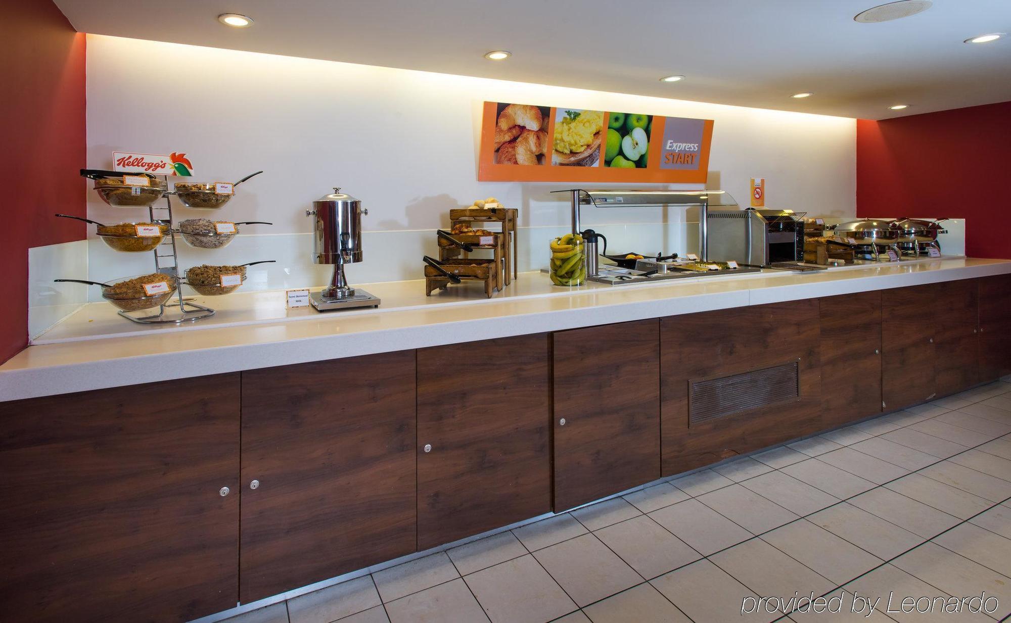 Holiday Inn Express East Midlands Airport By Ihg Castle Donington Exteriér fotografie
