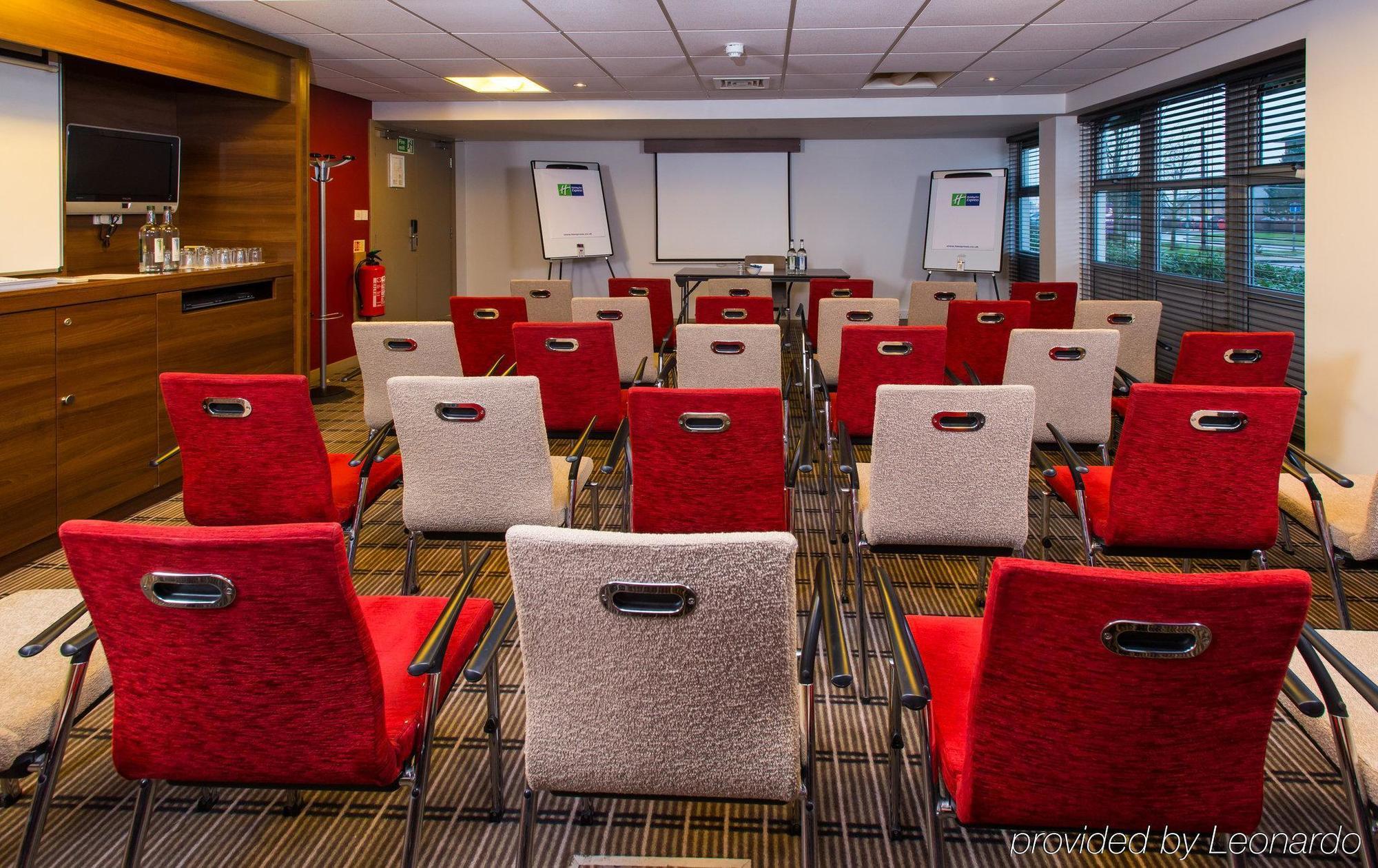 Holiday Inn Express East Midlands Airport By Ihg Castle Donington Exteriér fotografie