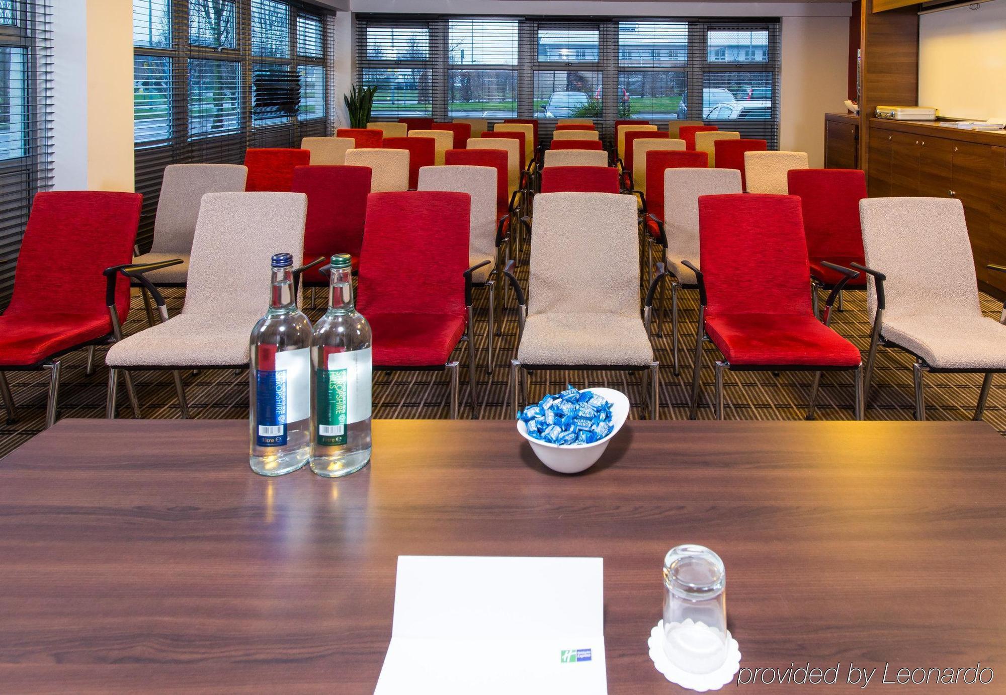Holiday Inn Express East Midlands Airport By Ihg Castle Donington Exteriér fotografie