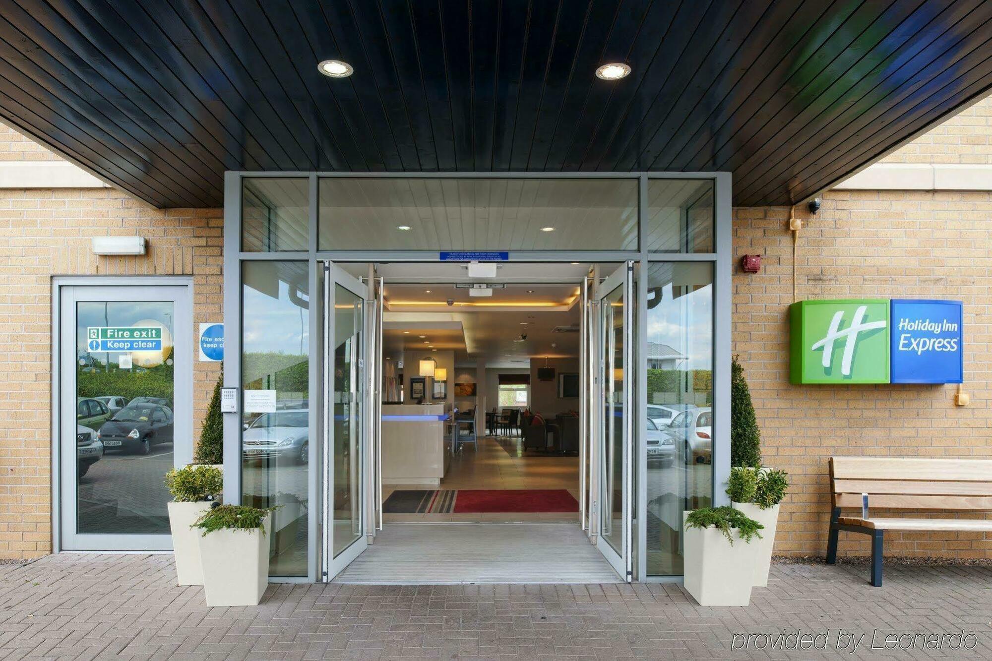 Holiday Inn Express East Midlands Airport By Ihg Castle Donington Exteriér fotografie