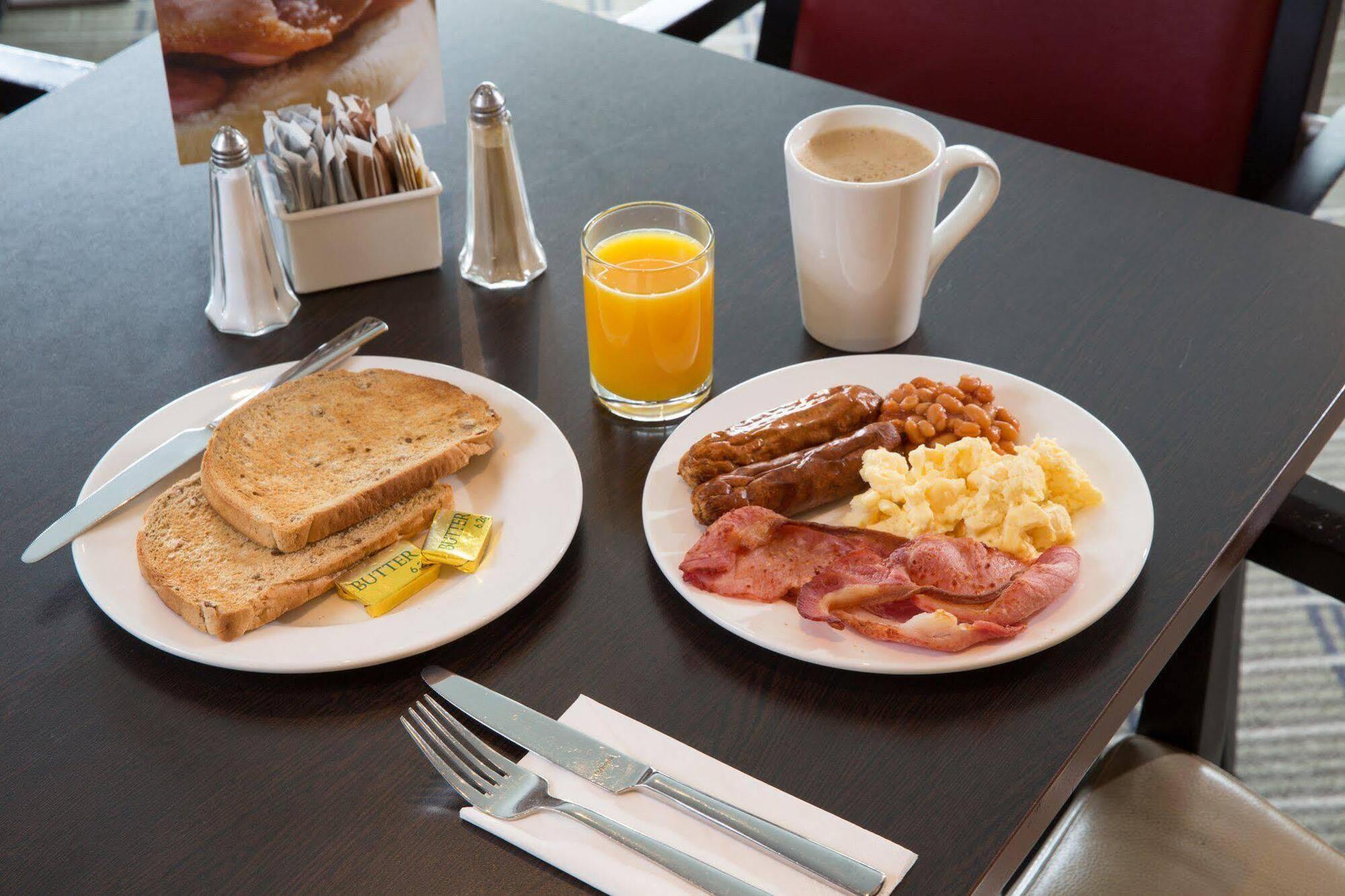 Holiday Inn Express East Midlands Airport By Ihg Castle Donington Exteriér fotografie